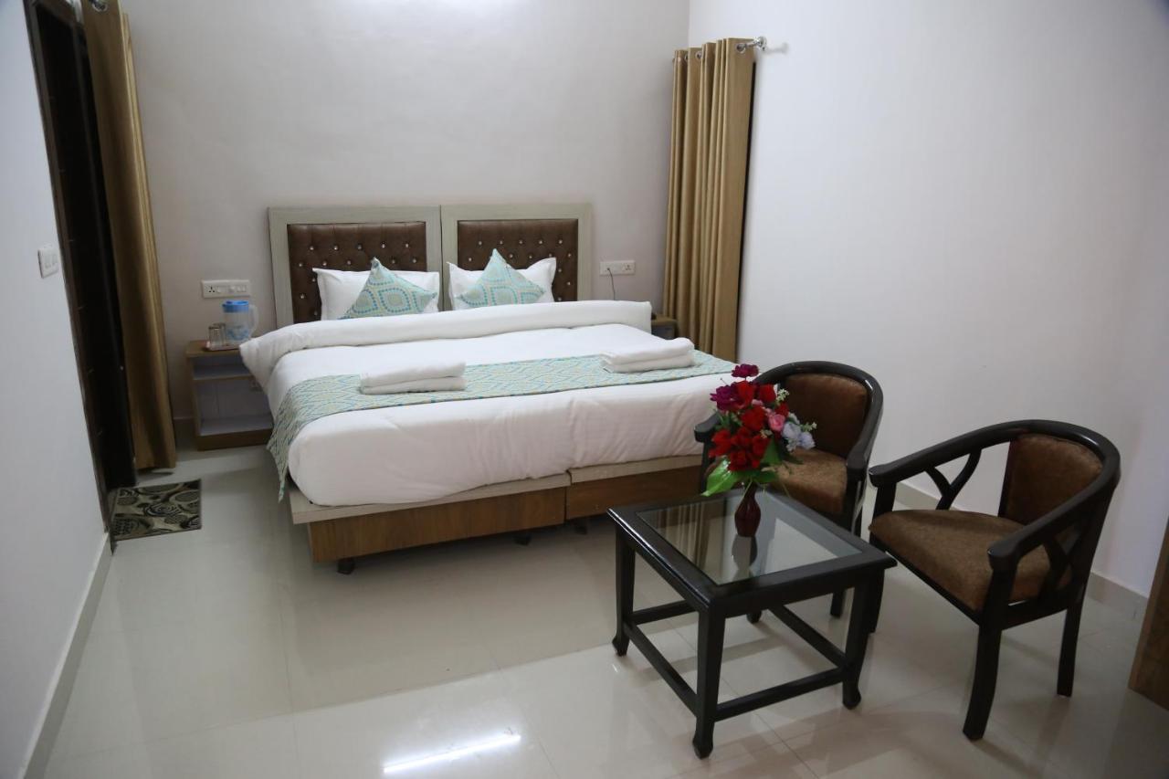 Hotel Yog Tapovan- Rafting Available Ришикеш Экстерьер фото