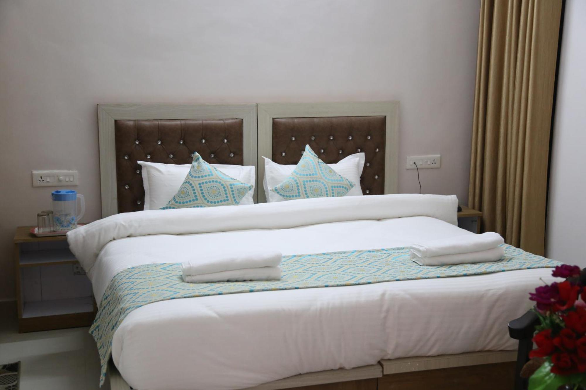Hotel Yog Tapovan- Rafting Available Ришикеш Экстерьер фото