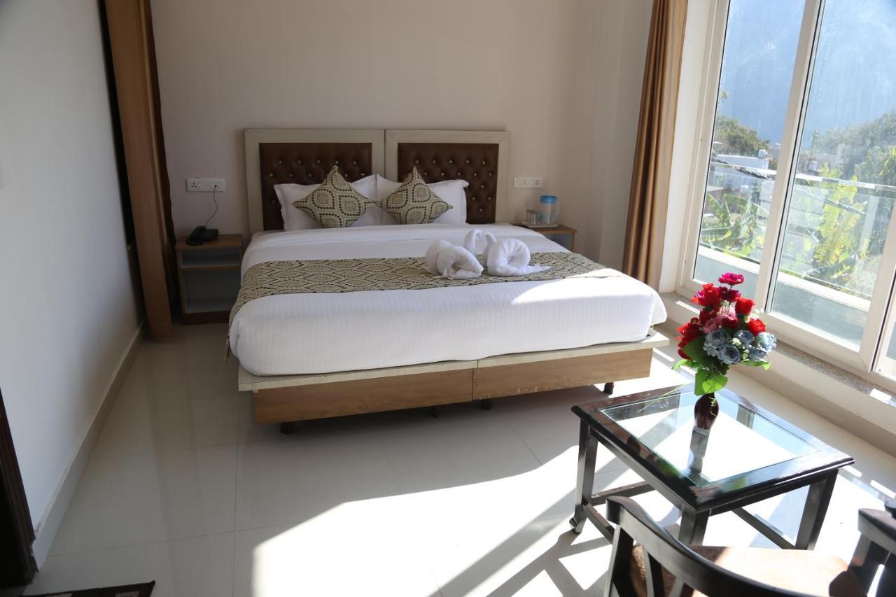 Hotel Yog Tapovan- Rafting Available Ришикеш Экстерьер фото